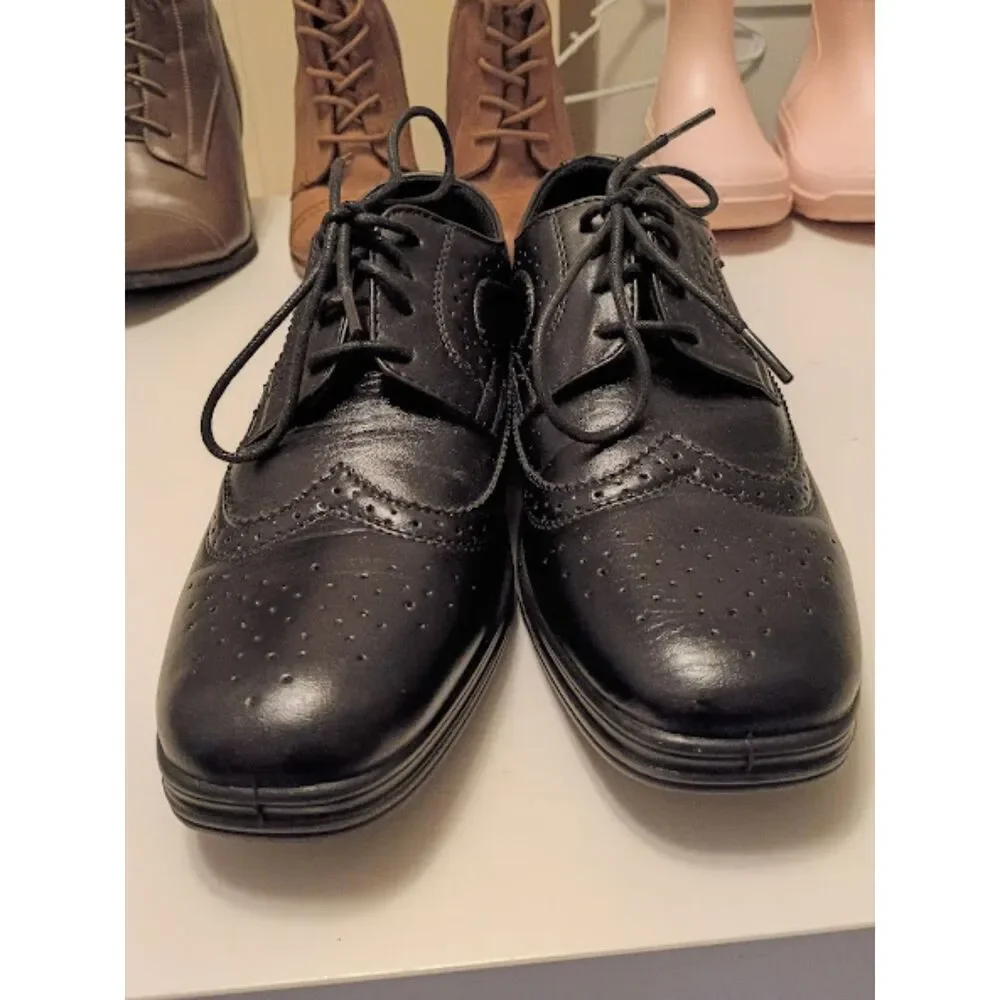 Deer Stags Wingtip style kids dress shoe